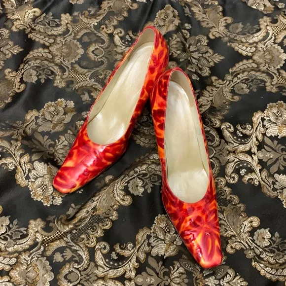 Multiple Color Red Pump - Picture 1 of 1